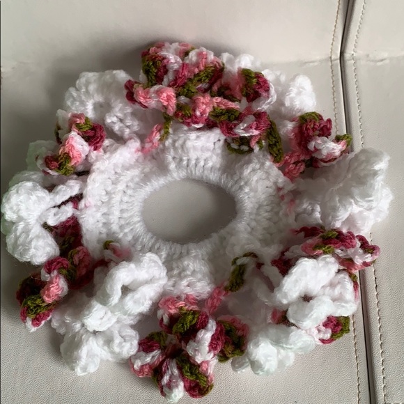 Grandma’s crocheted scrunchy - Picture 3 of 6